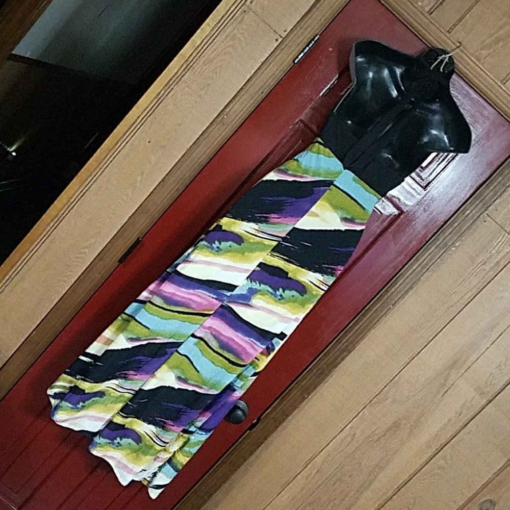 Chesley Maxi dress Small - Picture 5 of 8